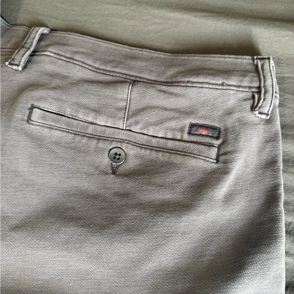 Faherty Men's Flat Front Shorts in Light Gray